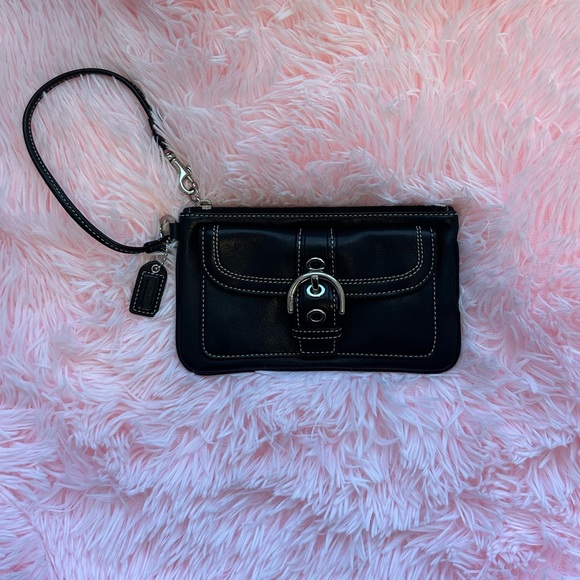Authentic Coach Leather Wristlet - Picture 2 of 16